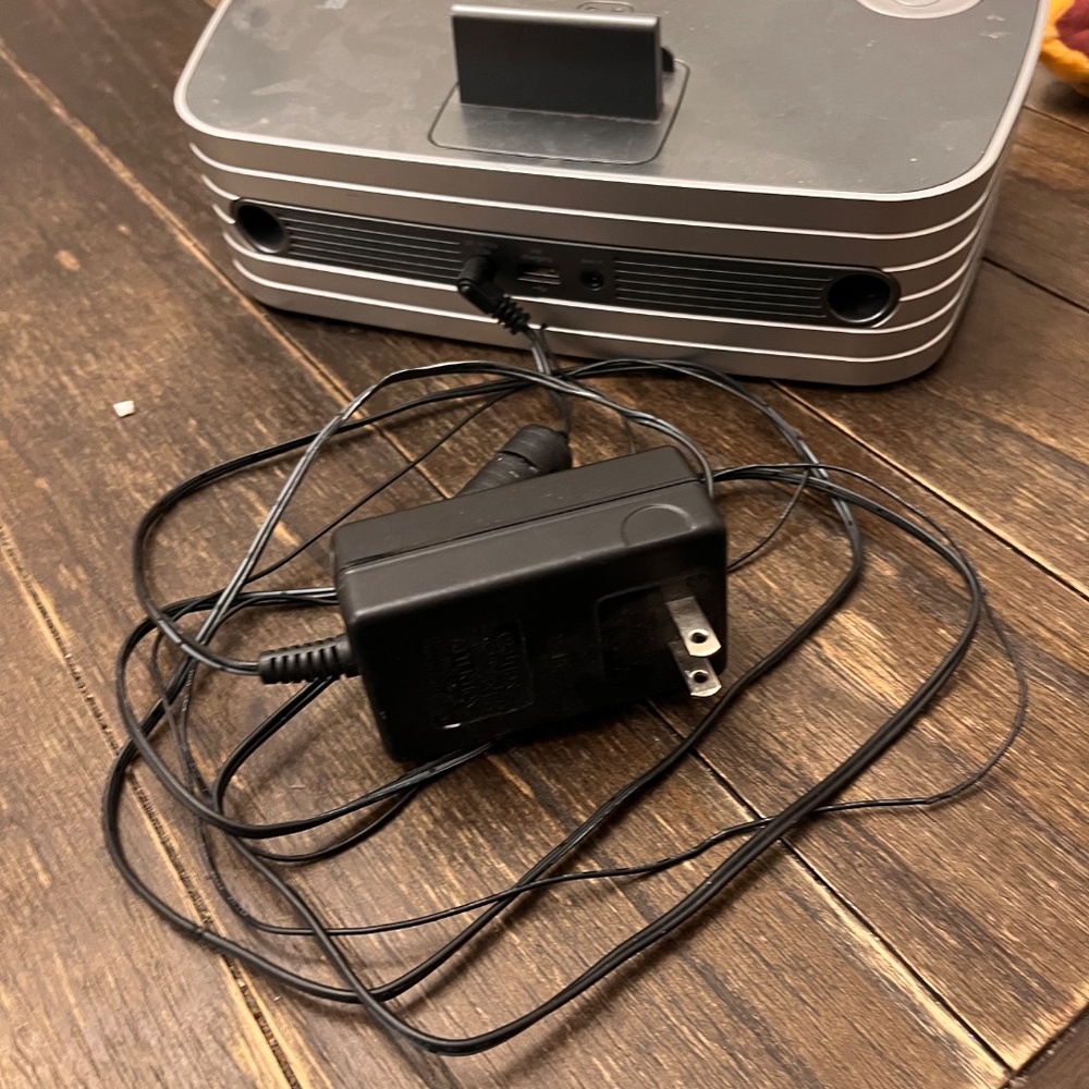 iHome - Picture 3 of 4